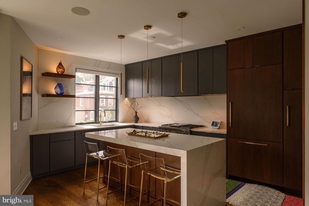 30 W HIGHLAND AVENUE Unit: 5