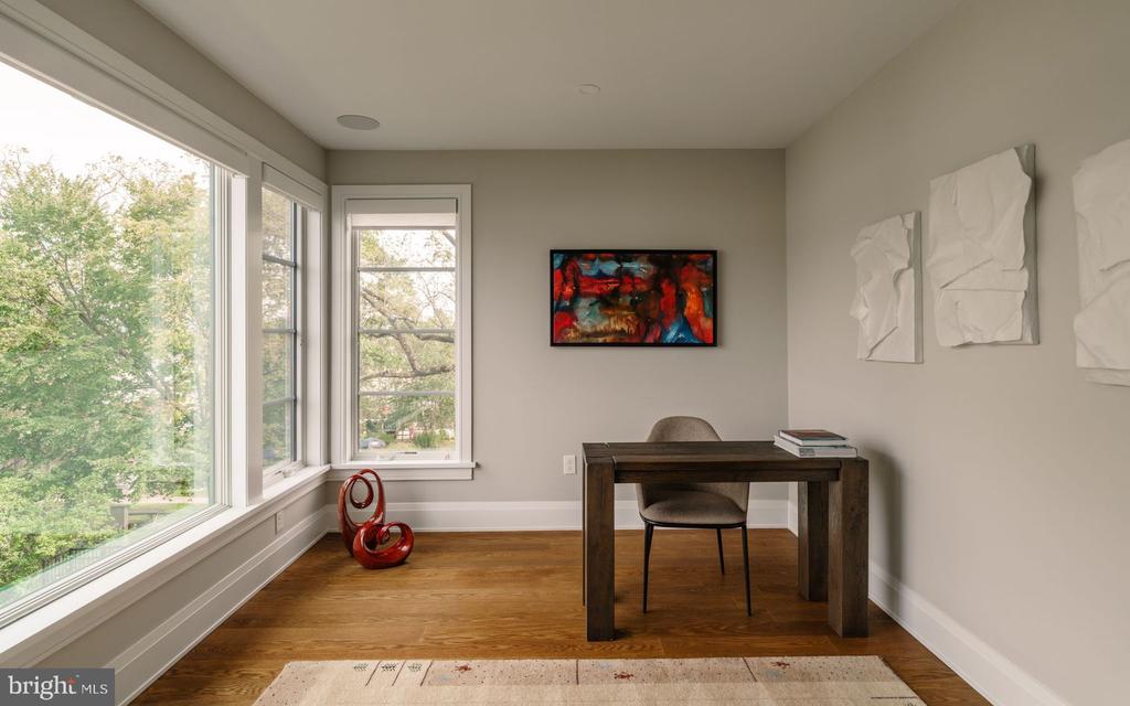 30 W HIGHLAND AVENUE Unit: 5