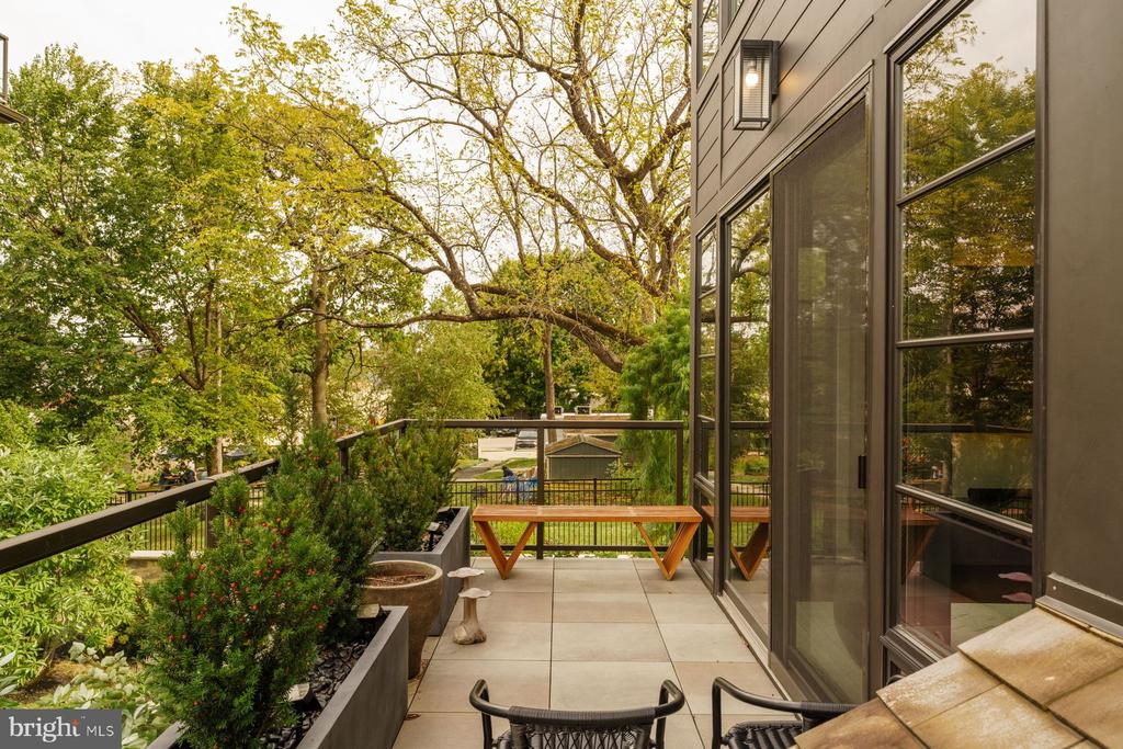 30 W HIGHLAND AVENUE Unit: 5