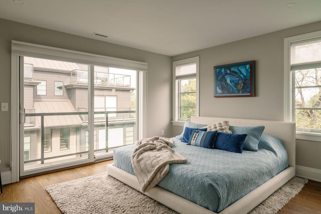 30 W HIGHLAND AVENUE Unit: 5