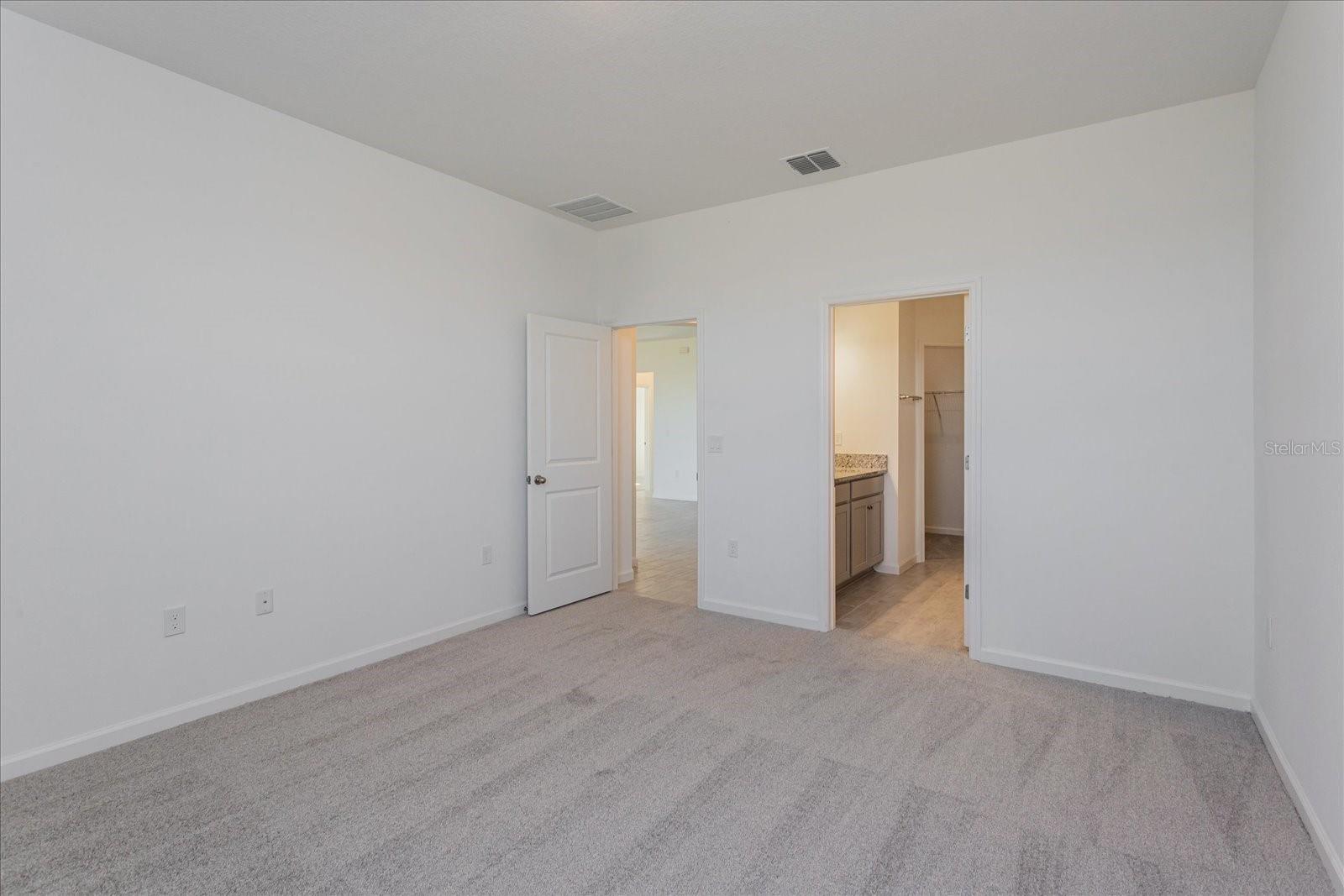 1052 GRIFFON AVE