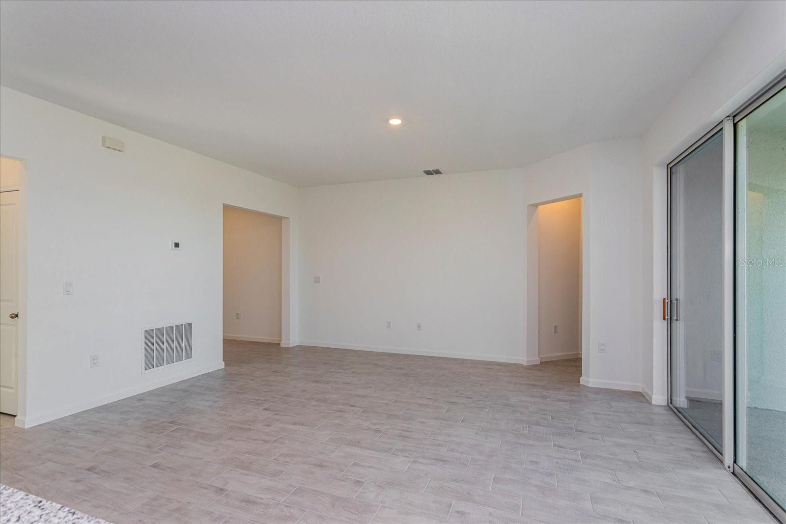 1052 GRIFFON AVE