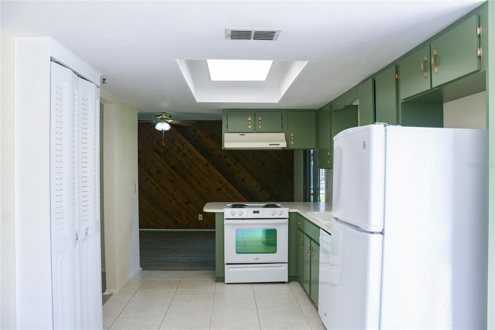 24 FLEETWOOD DR