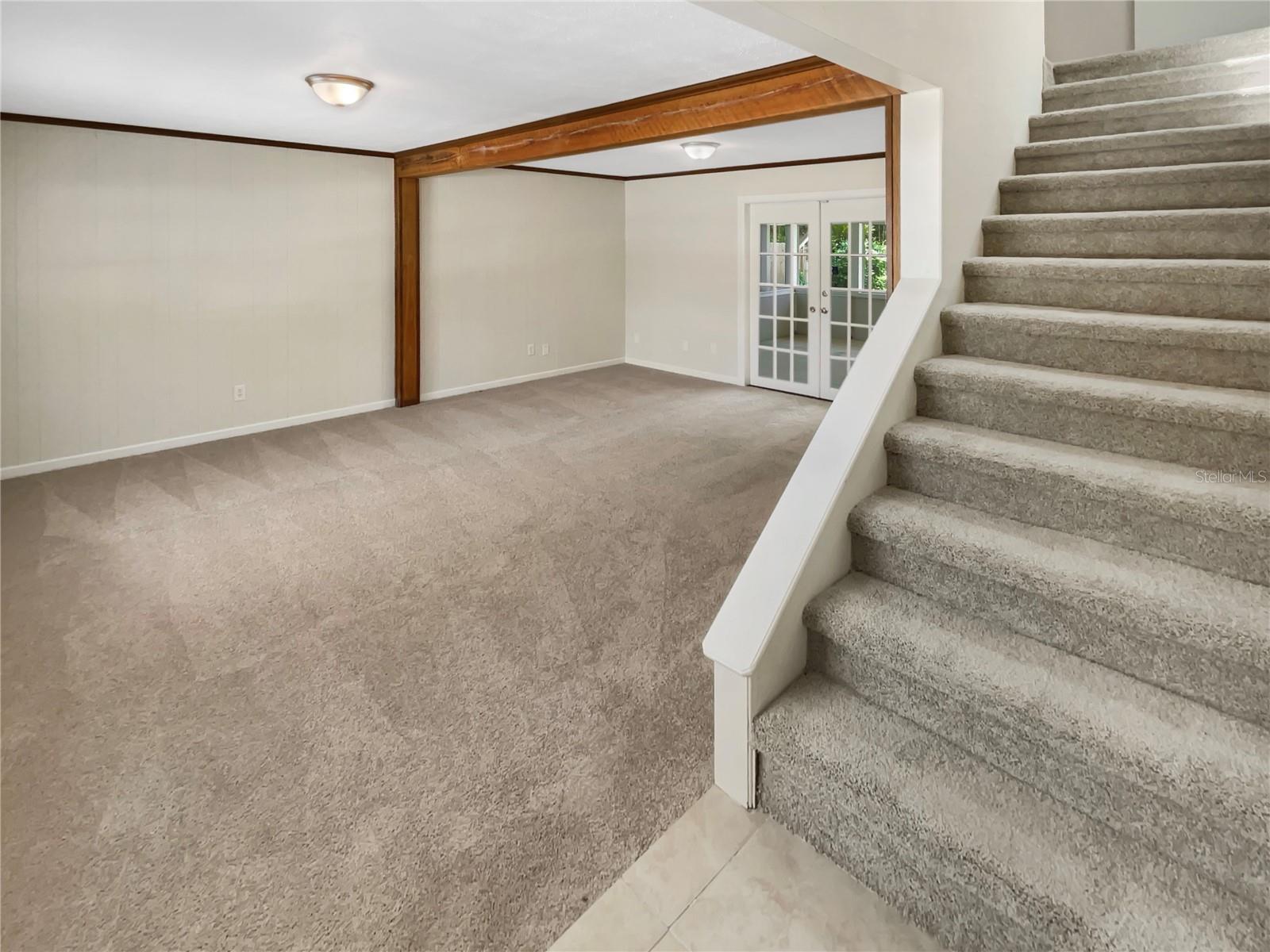 326 BANYAN DR