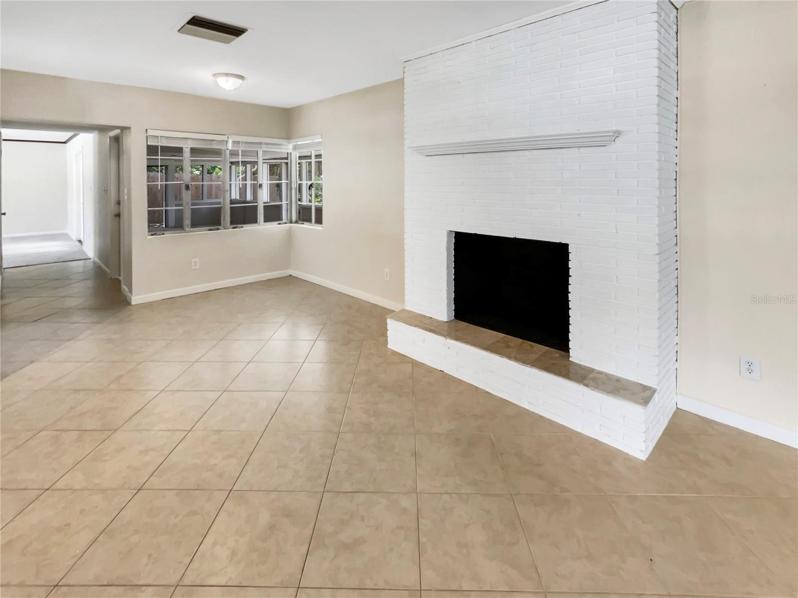 326 BANYAN DR
