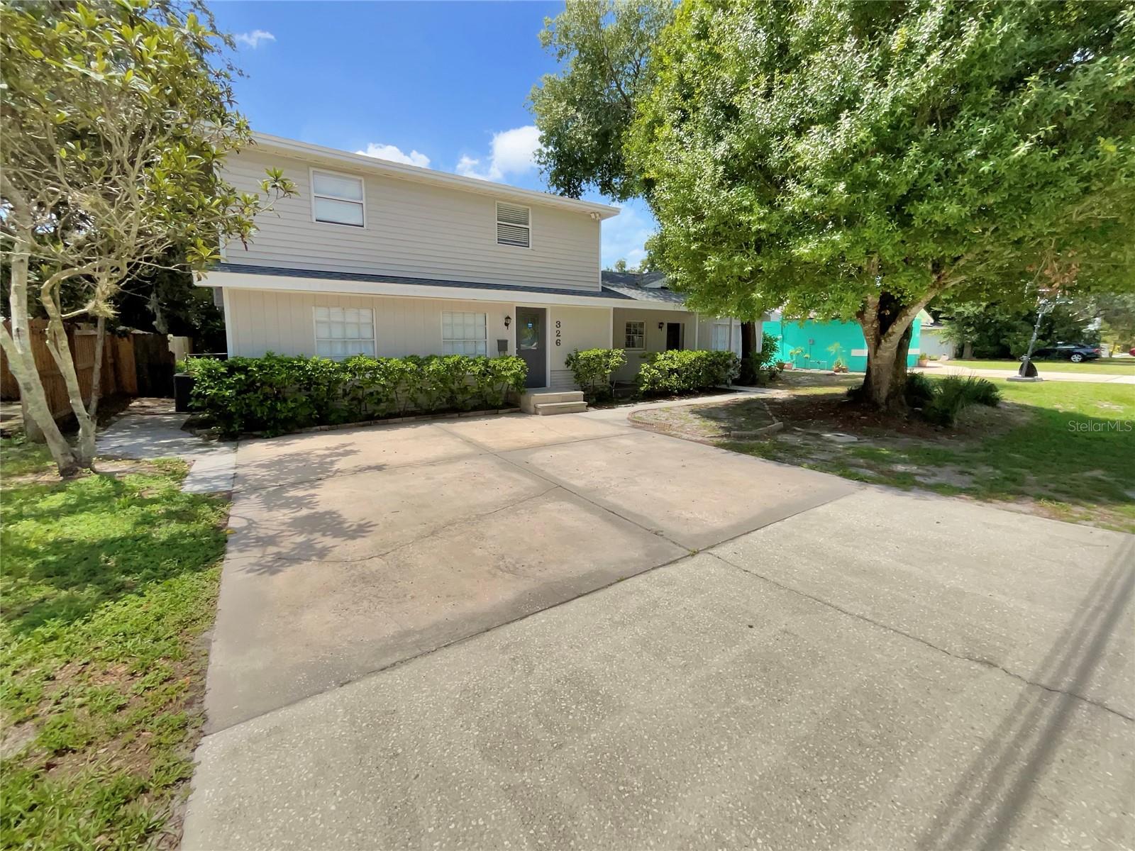 326 BANYAN DR