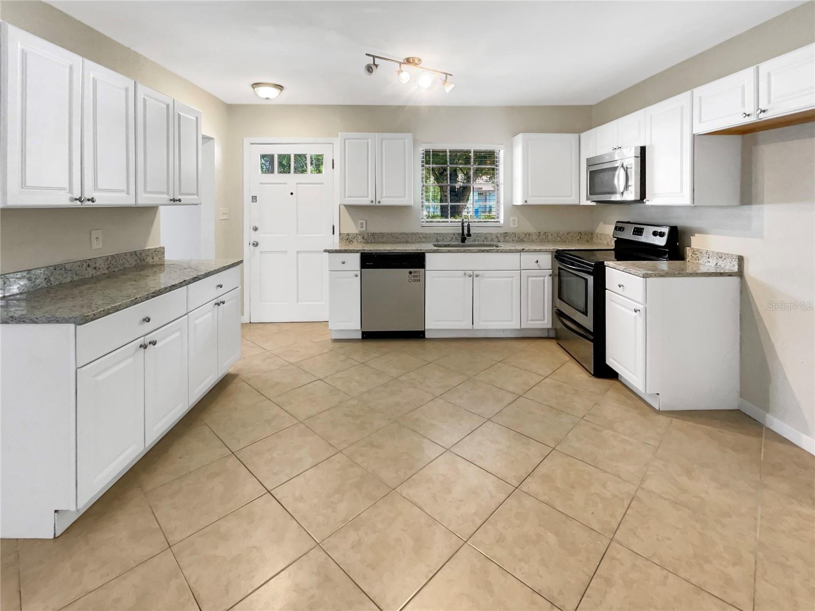 326 BANYAN DR