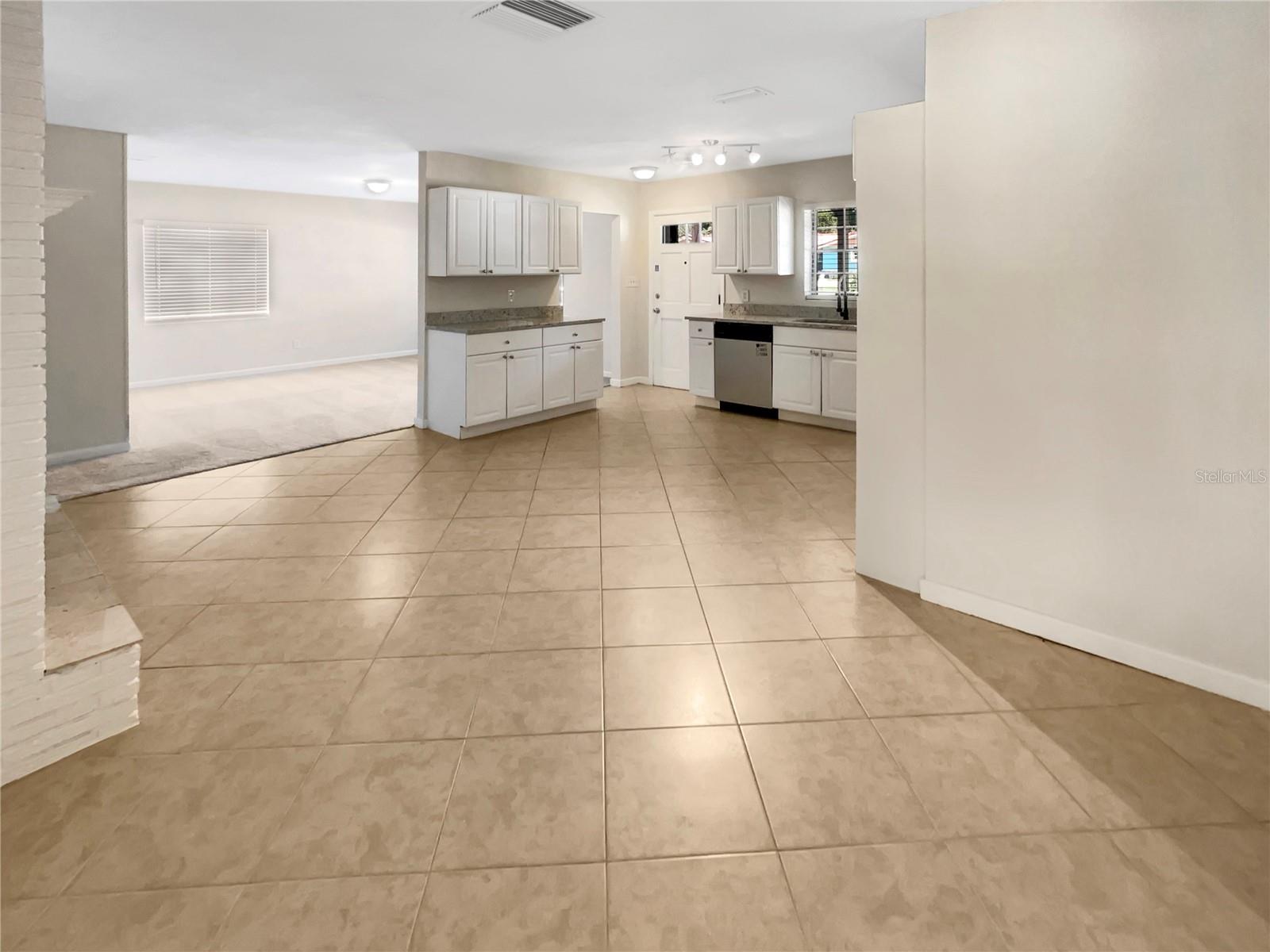 326 BANYAN DR