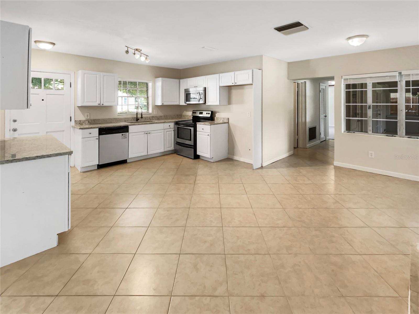 326 BANYAN DR