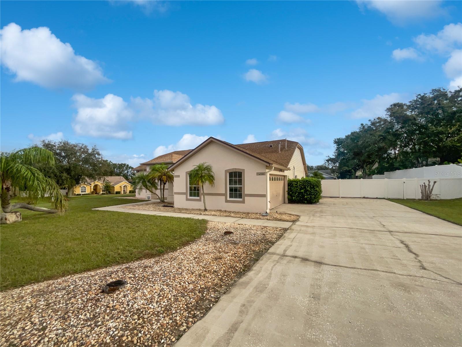 14735 YELLOW PINE LN