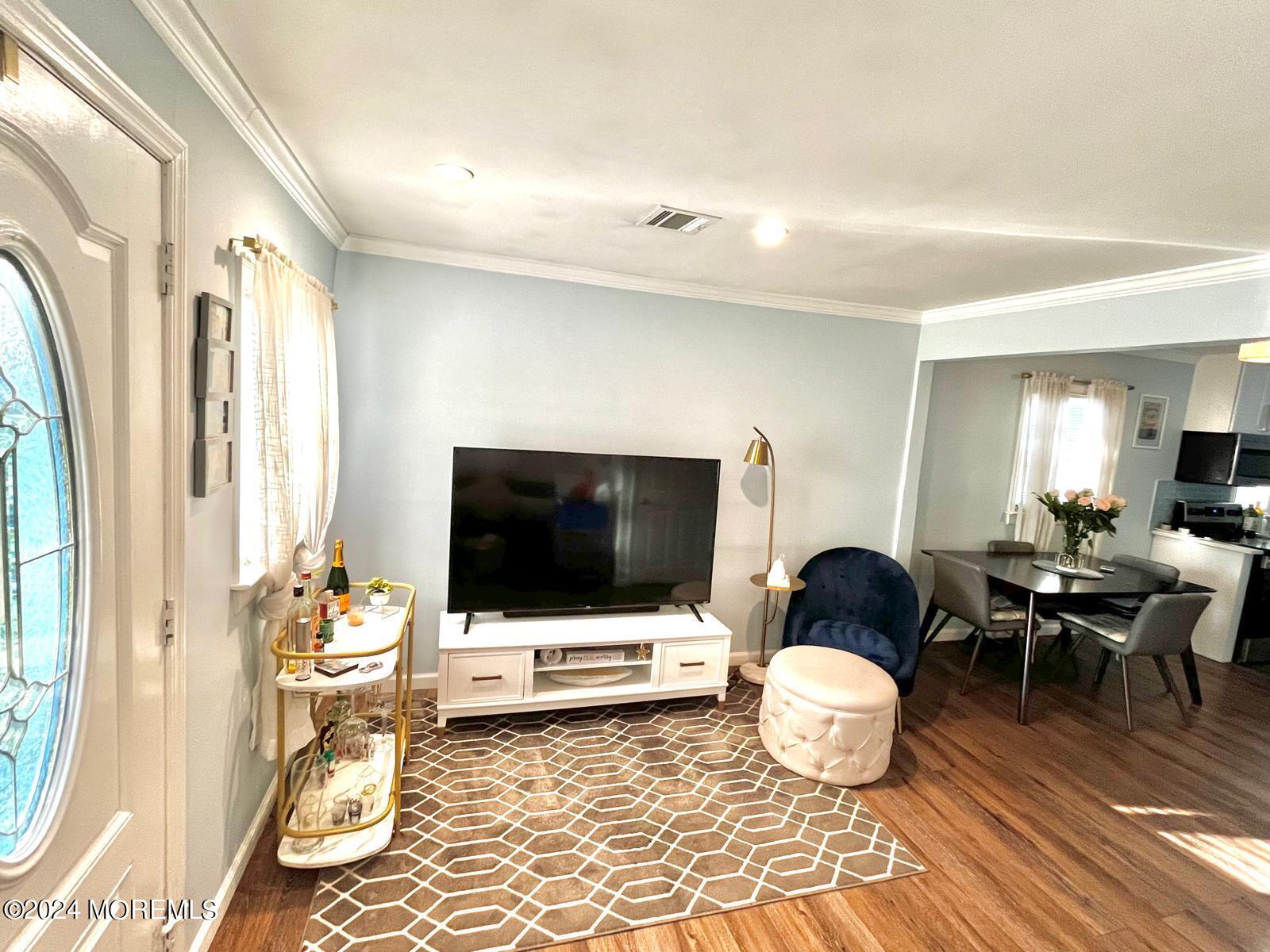 34 Shoreland Terrace