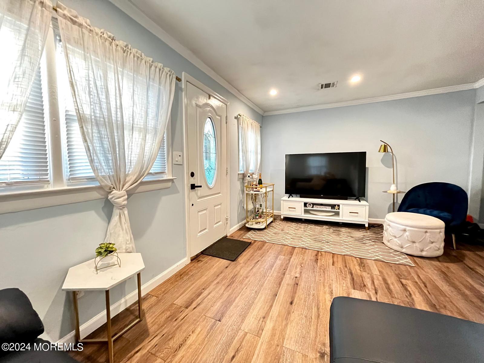 34 Shoreland Terrace