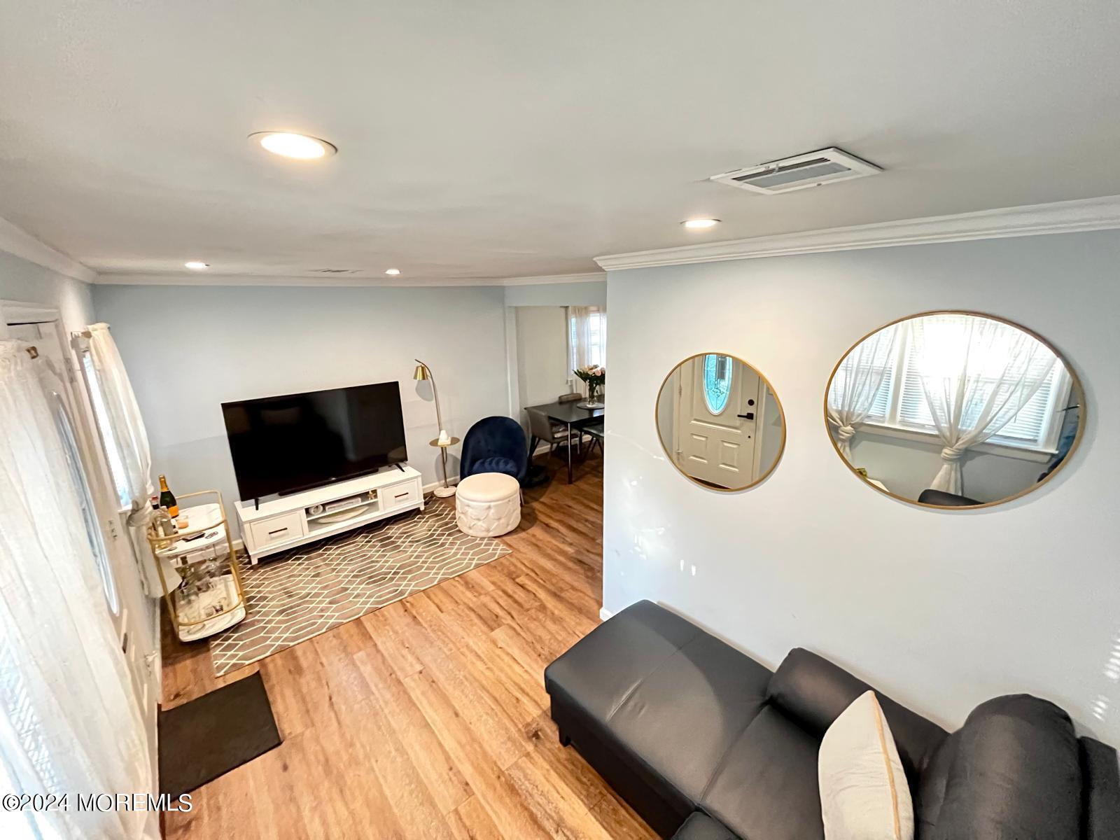 34 Shoreland Terrace