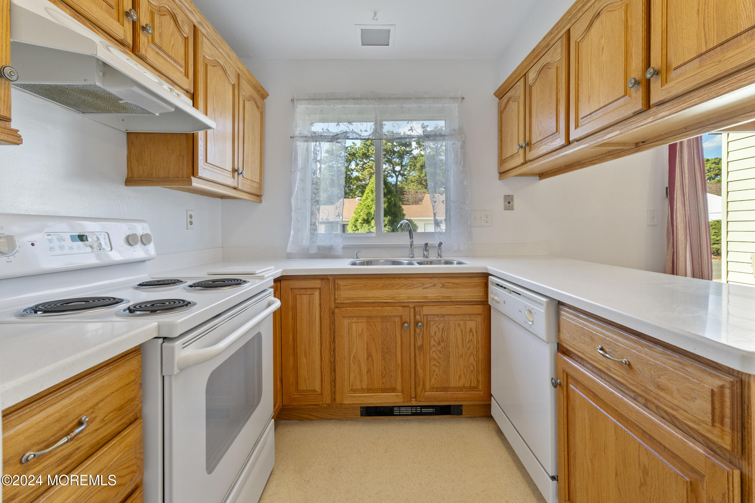 535 Warwick Court, B