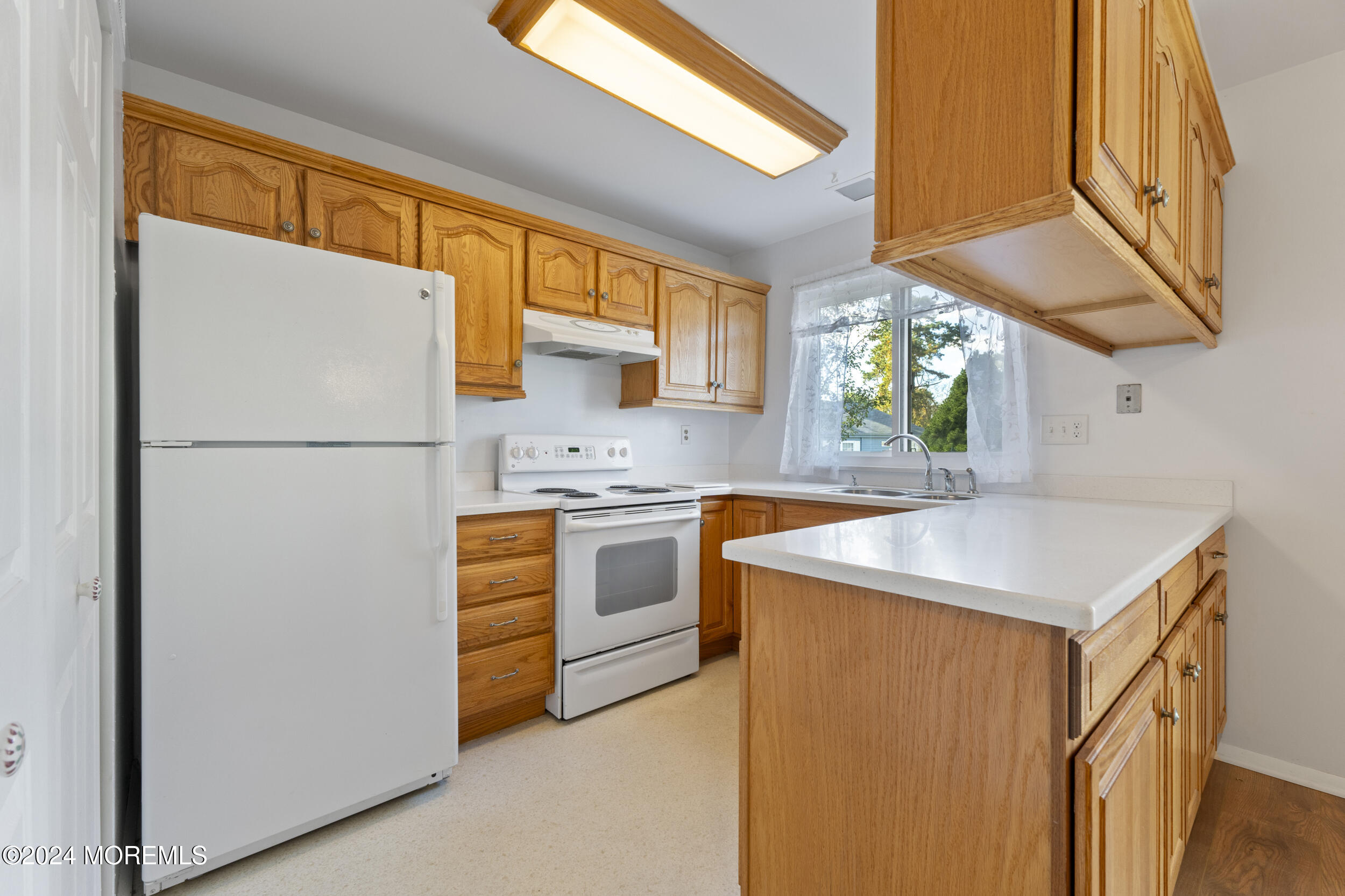 535 Warwick Court, B