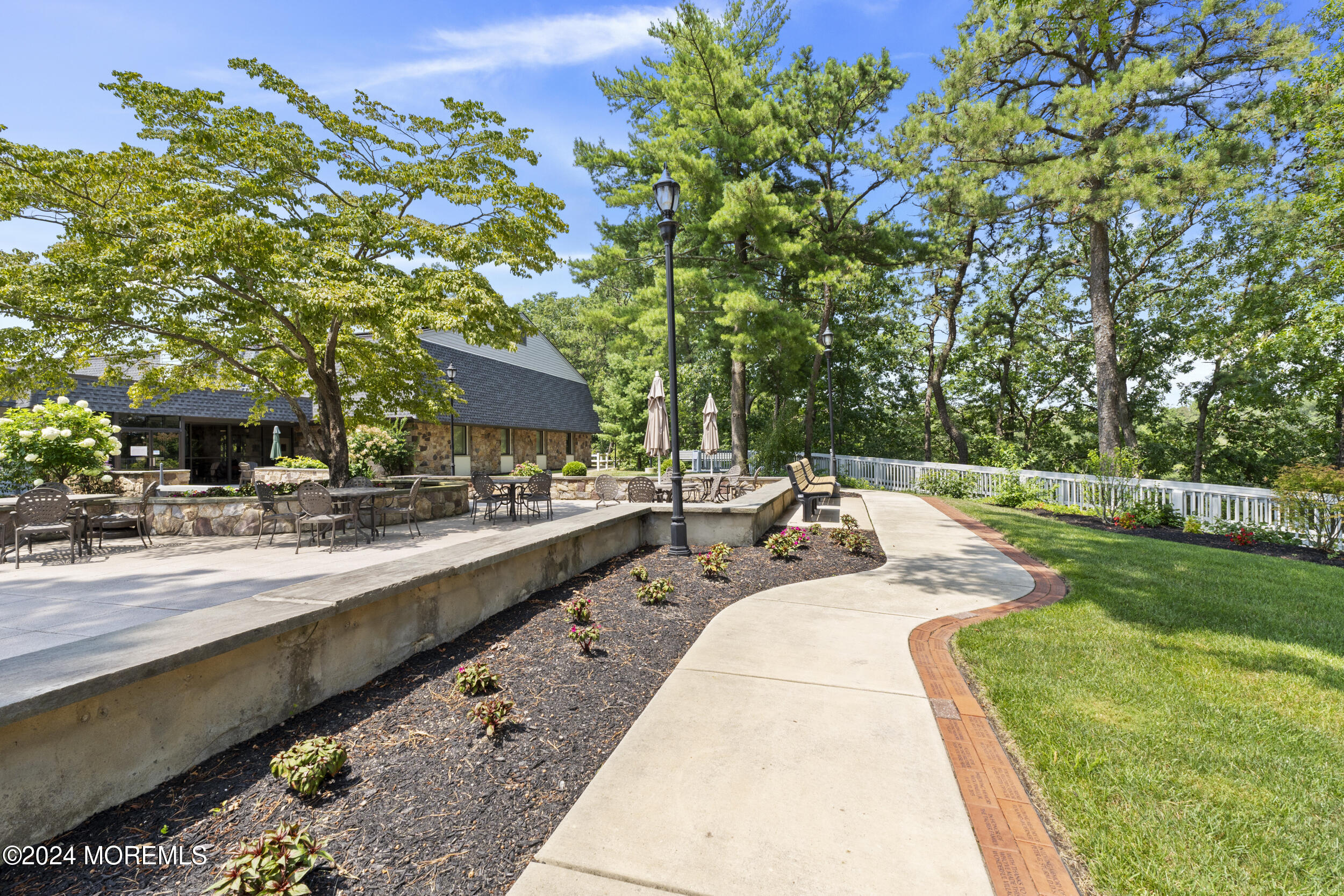 535 Warwick Court, B