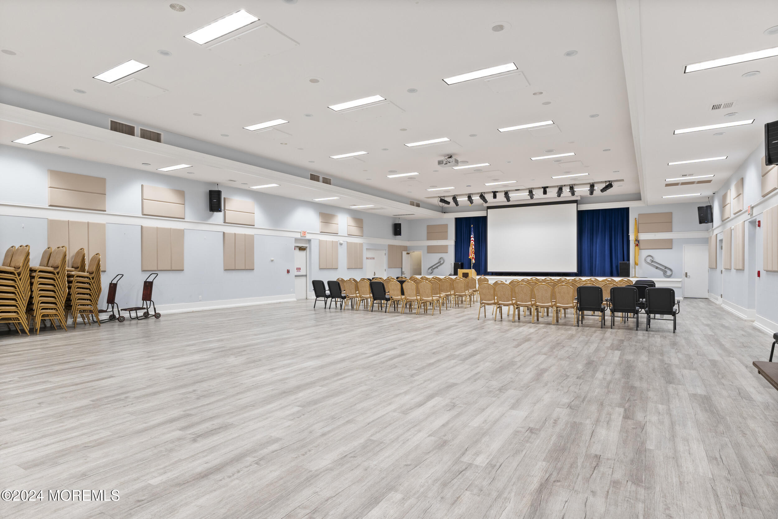 535 Warwick Court, B