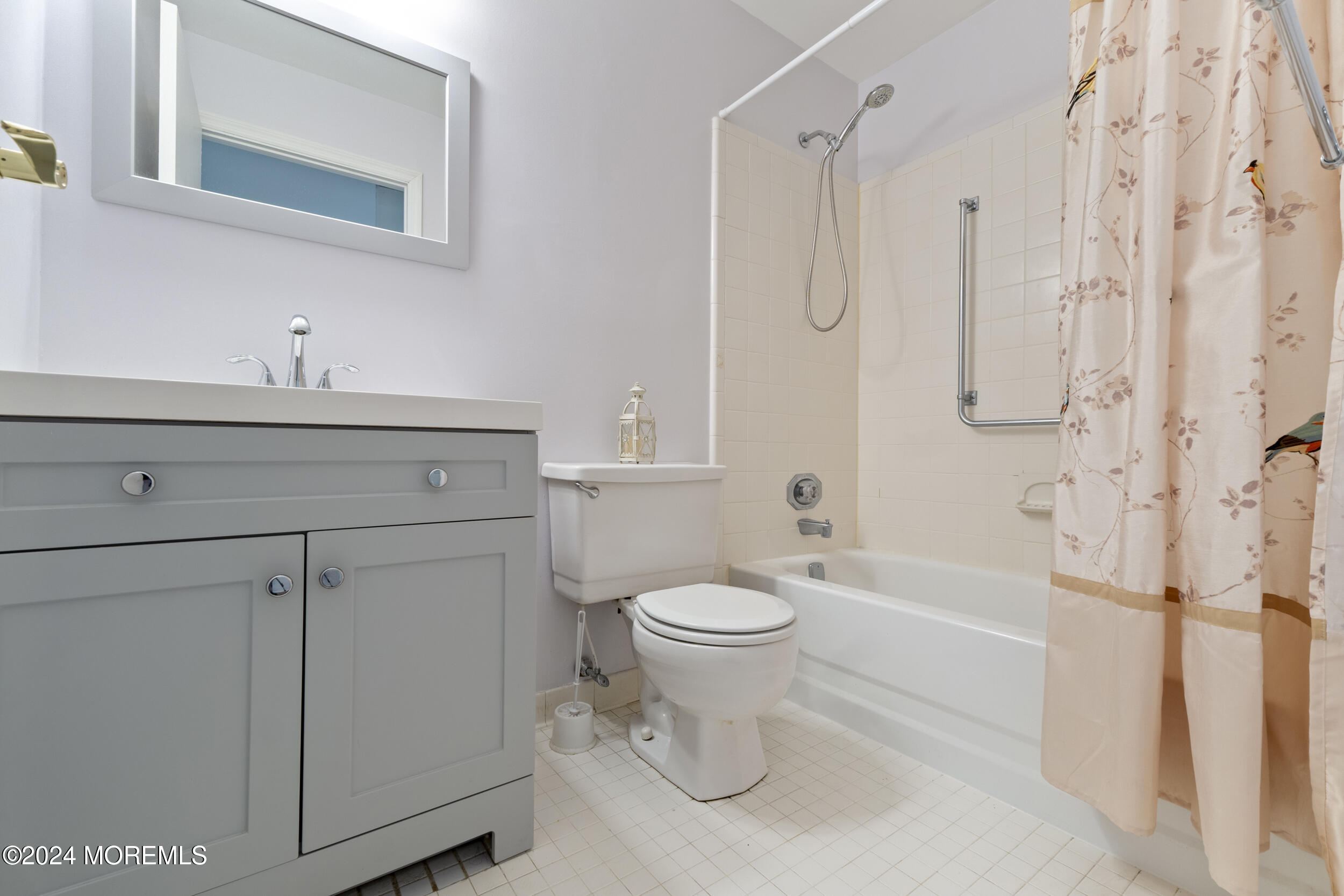 535 Warwick Court, B