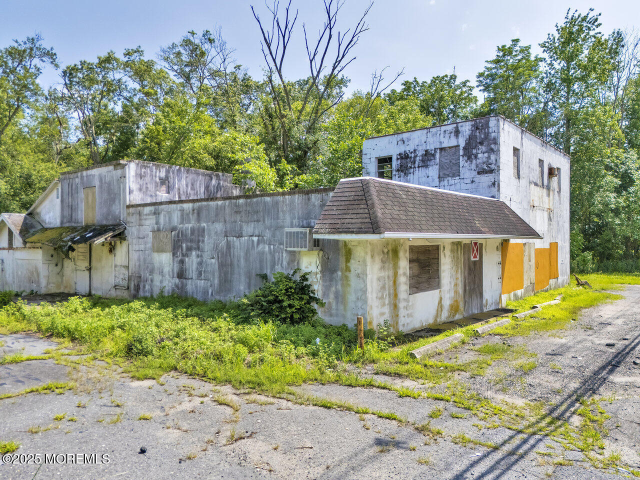 465 Lakewood Farmingdale Road