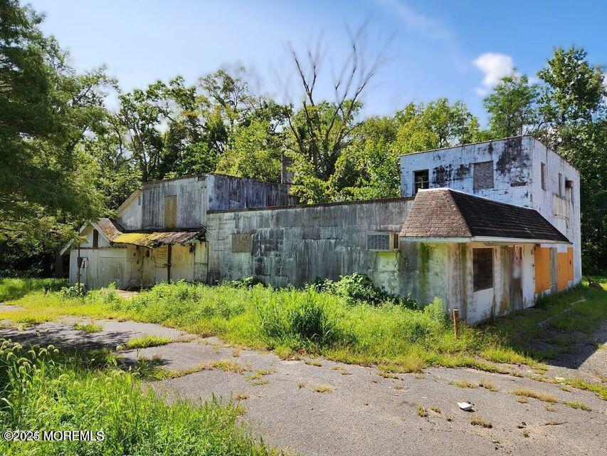 465 Lakewood Farmingdale Road