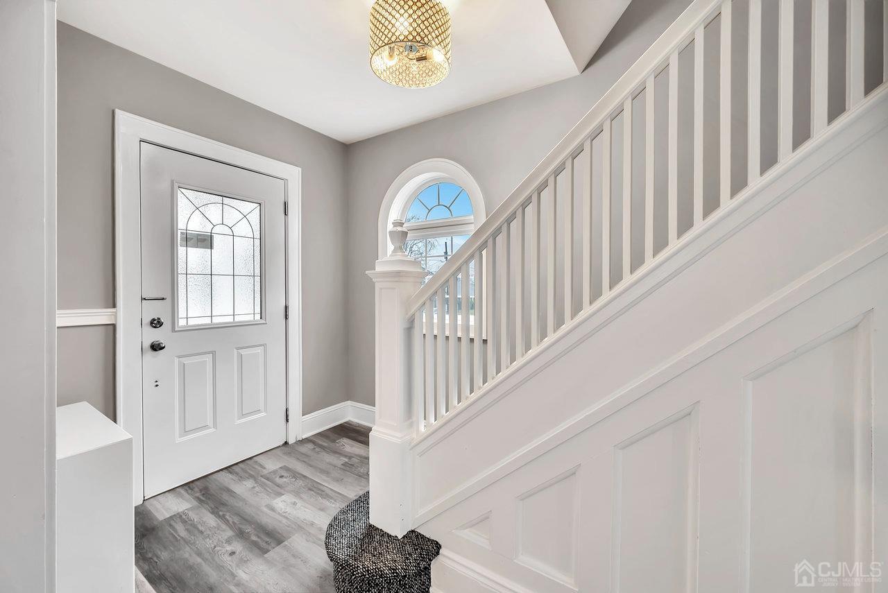 19 Burchard Street N