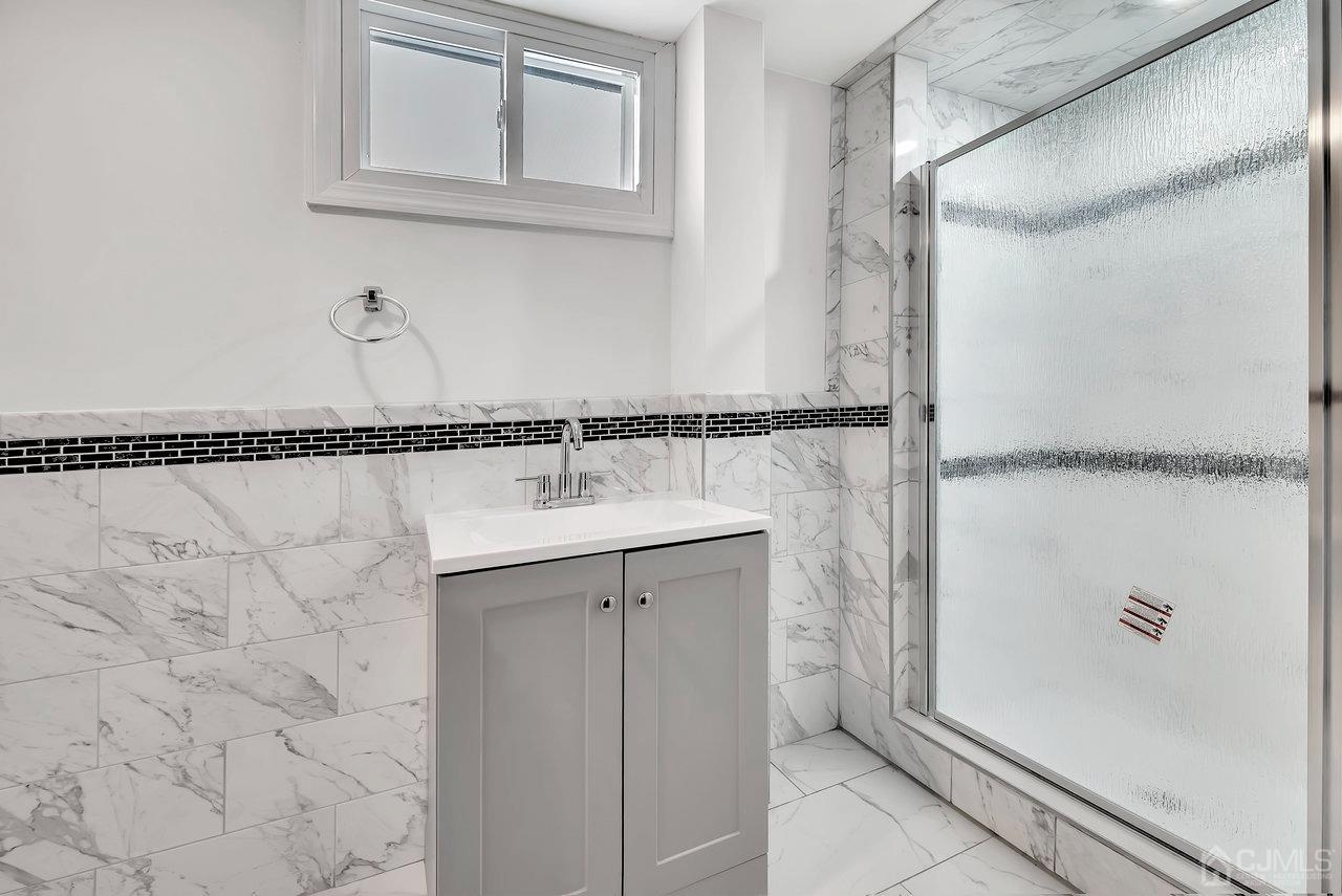 19 Burchard Street N