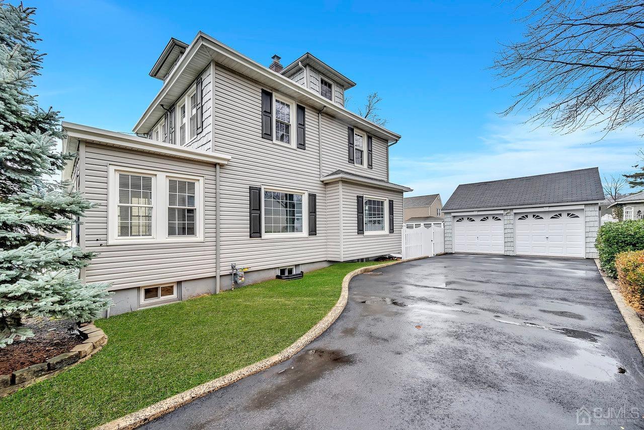 19 Burchard Street N