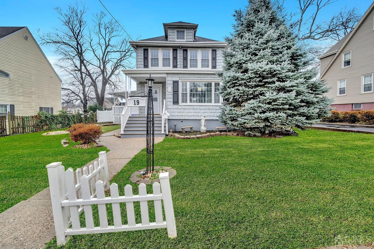 19 Burchard Street N