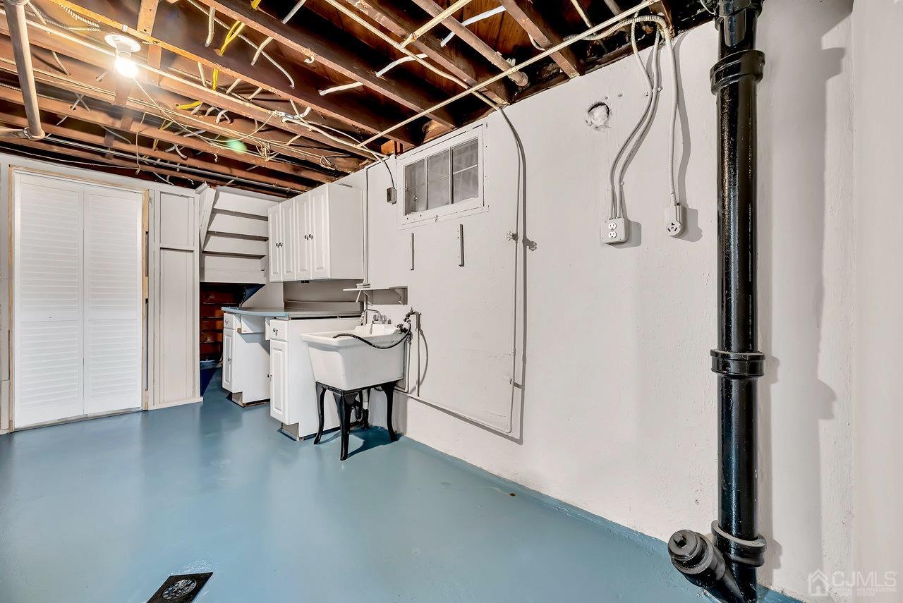 19 Burchard Street N