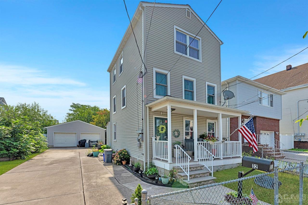 32 Christopher Street