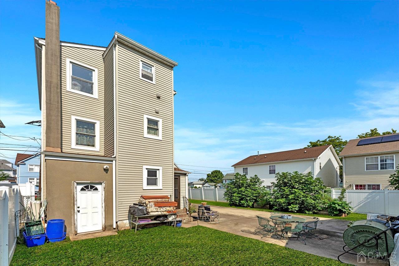 32 Christopher Street