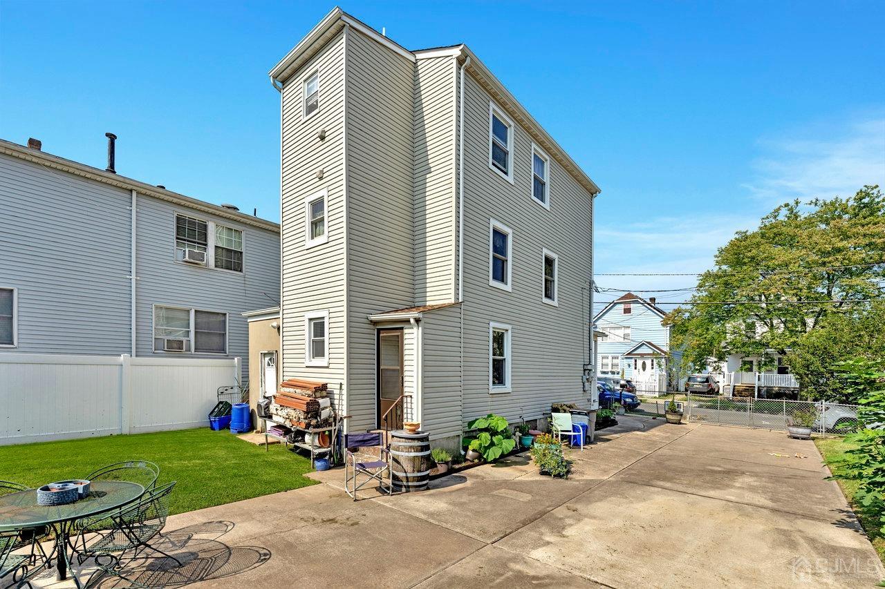 32 Christopher Street