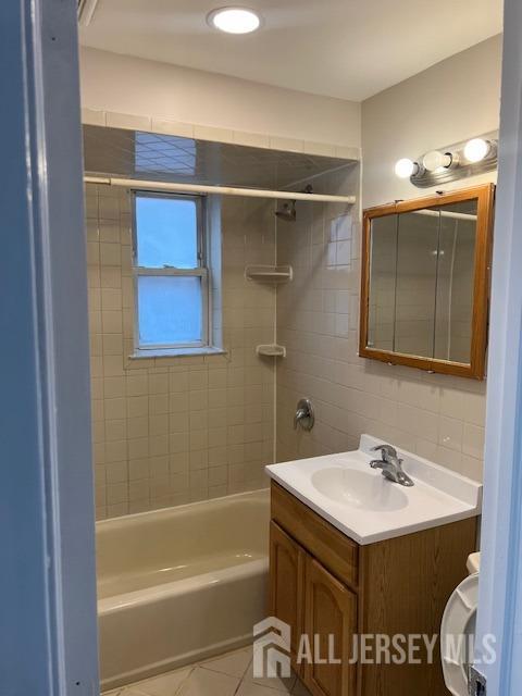 2491 Saint Georges Avenue