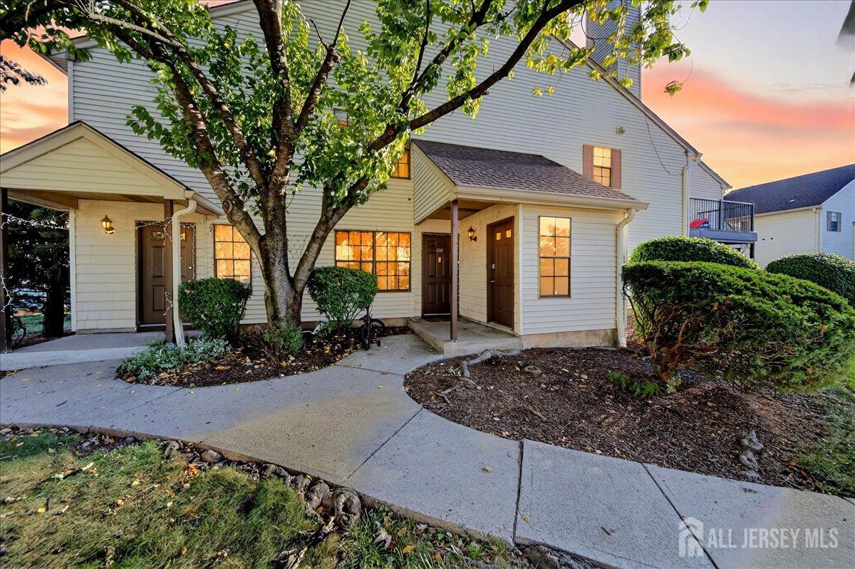 1002 Woodbridge Commons Way