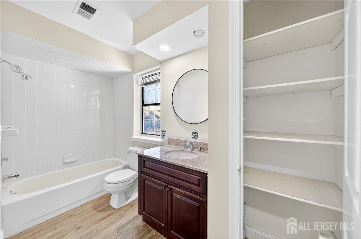 1002 Woodbridge Commons Way