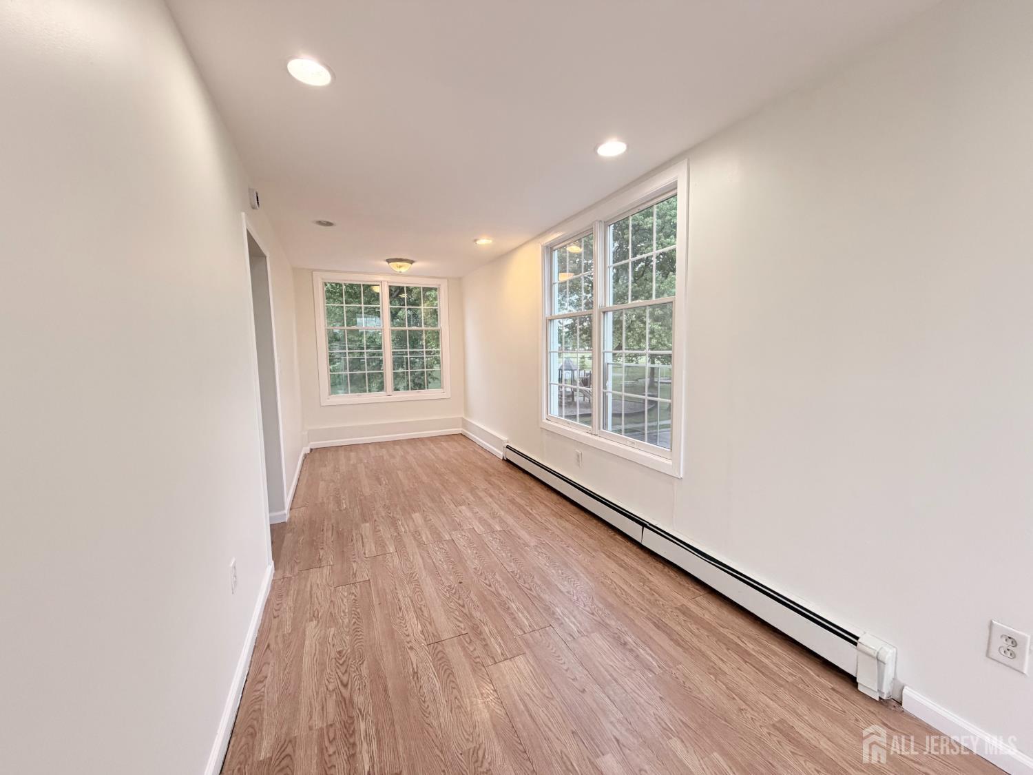 44 East Tappen Street