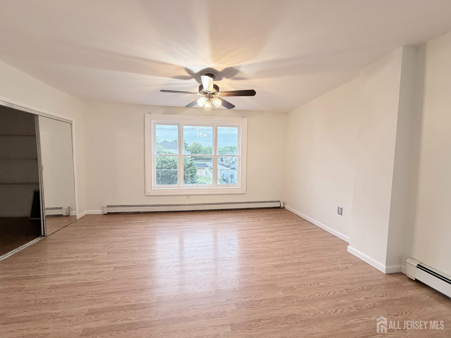 44 East Tappen Street