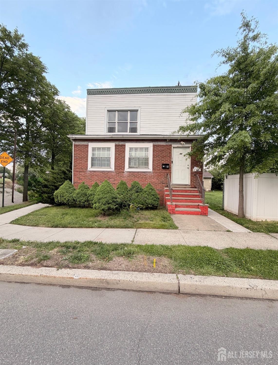 44 East Tappen Street