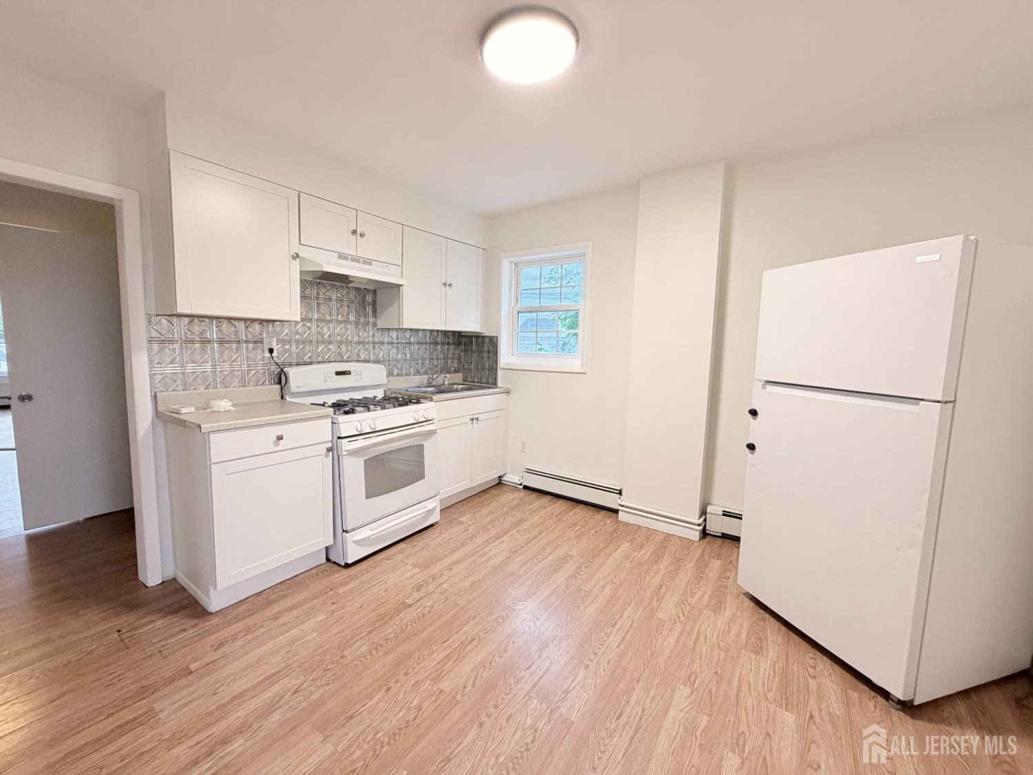 44 East Tappen Street