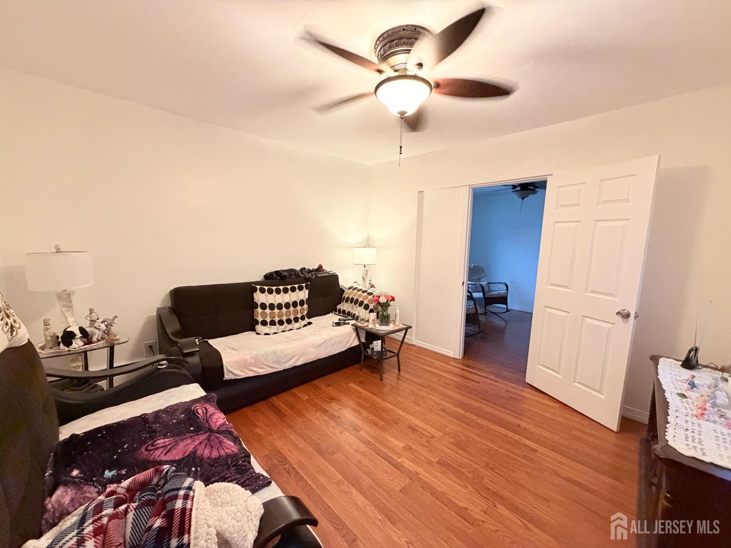 44 East Tappen Street