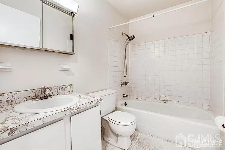 1307 Sayre Drive
