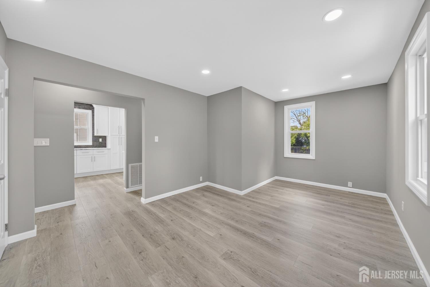 103 Minna Avenue