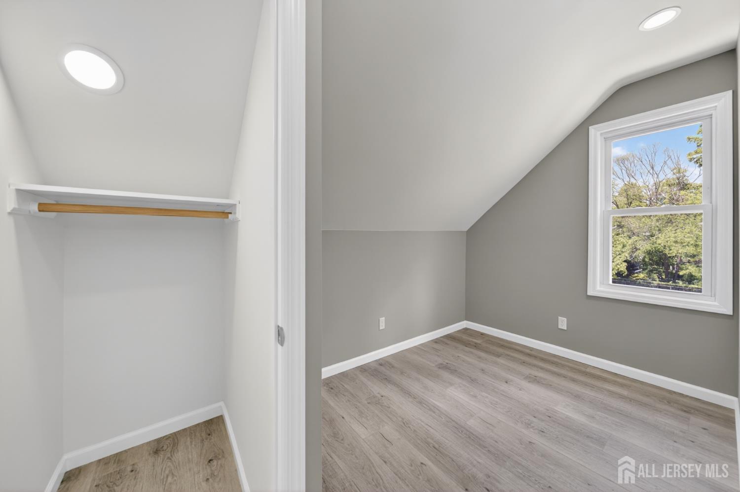 103 Minna Avenue