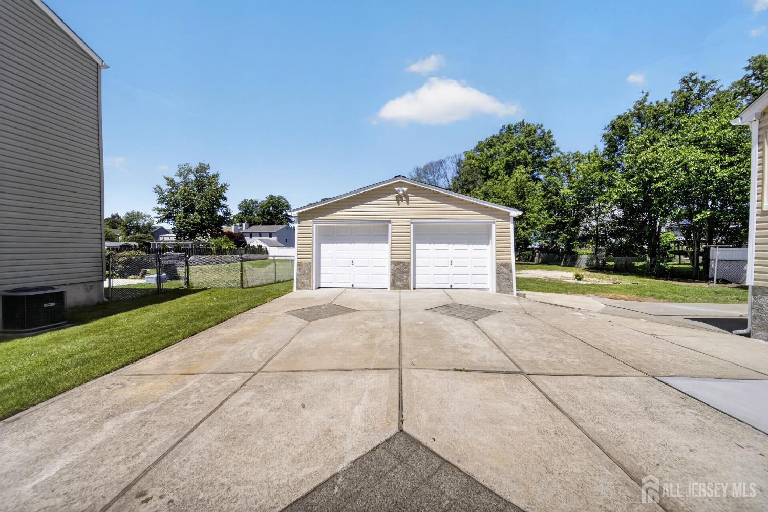 103 Minna Avenue