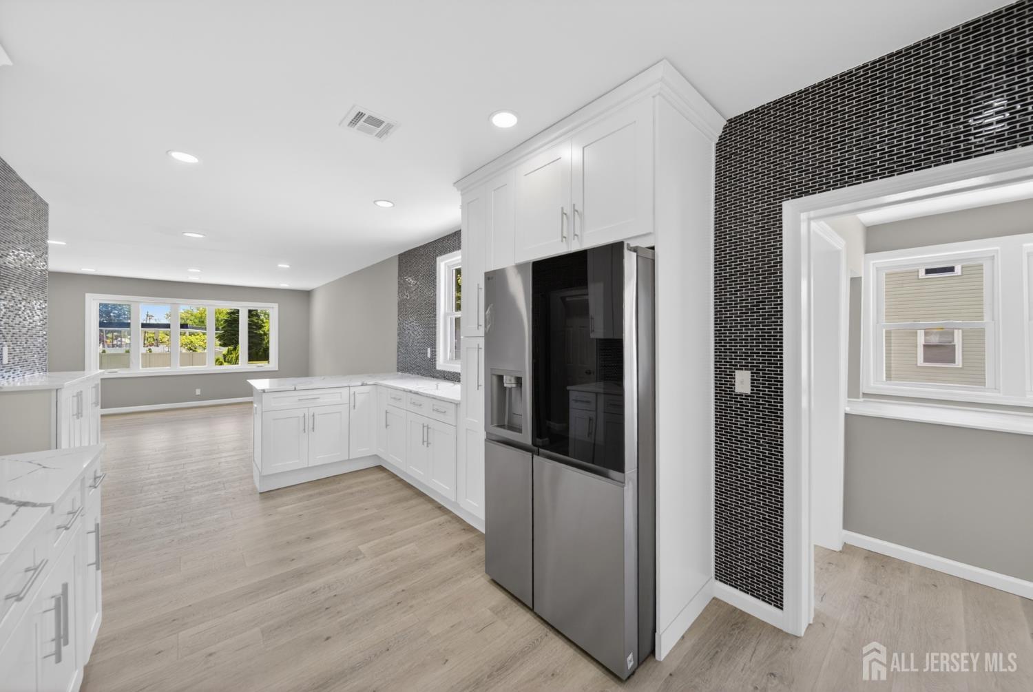 103 Minna Avenue