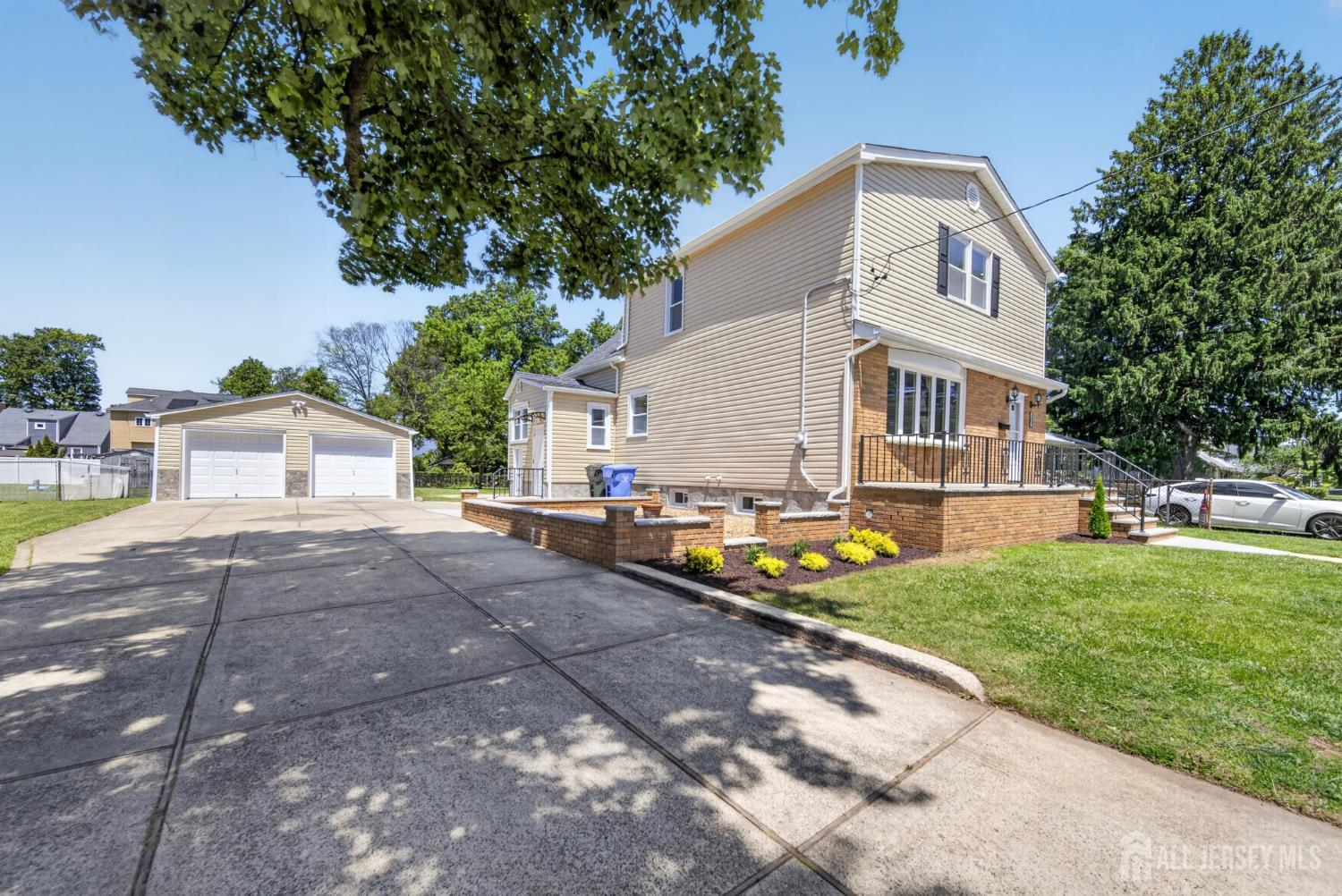 103 Minna Avenue