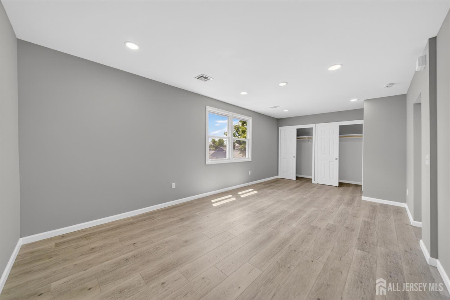 103 Minna Avenue