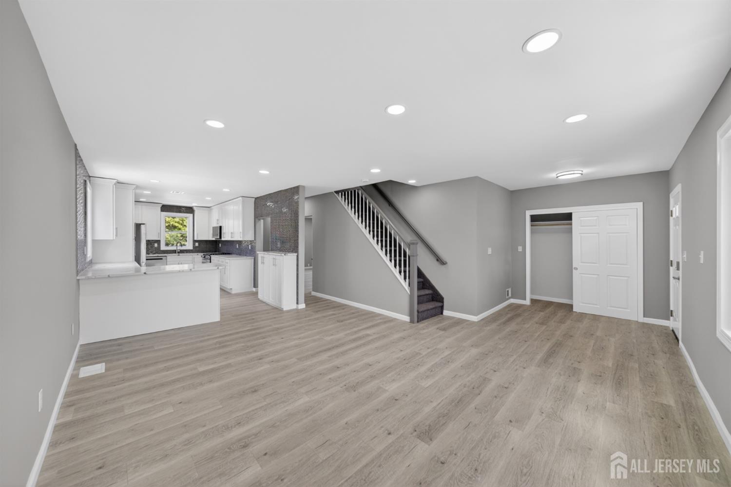 103 Minna Avenue