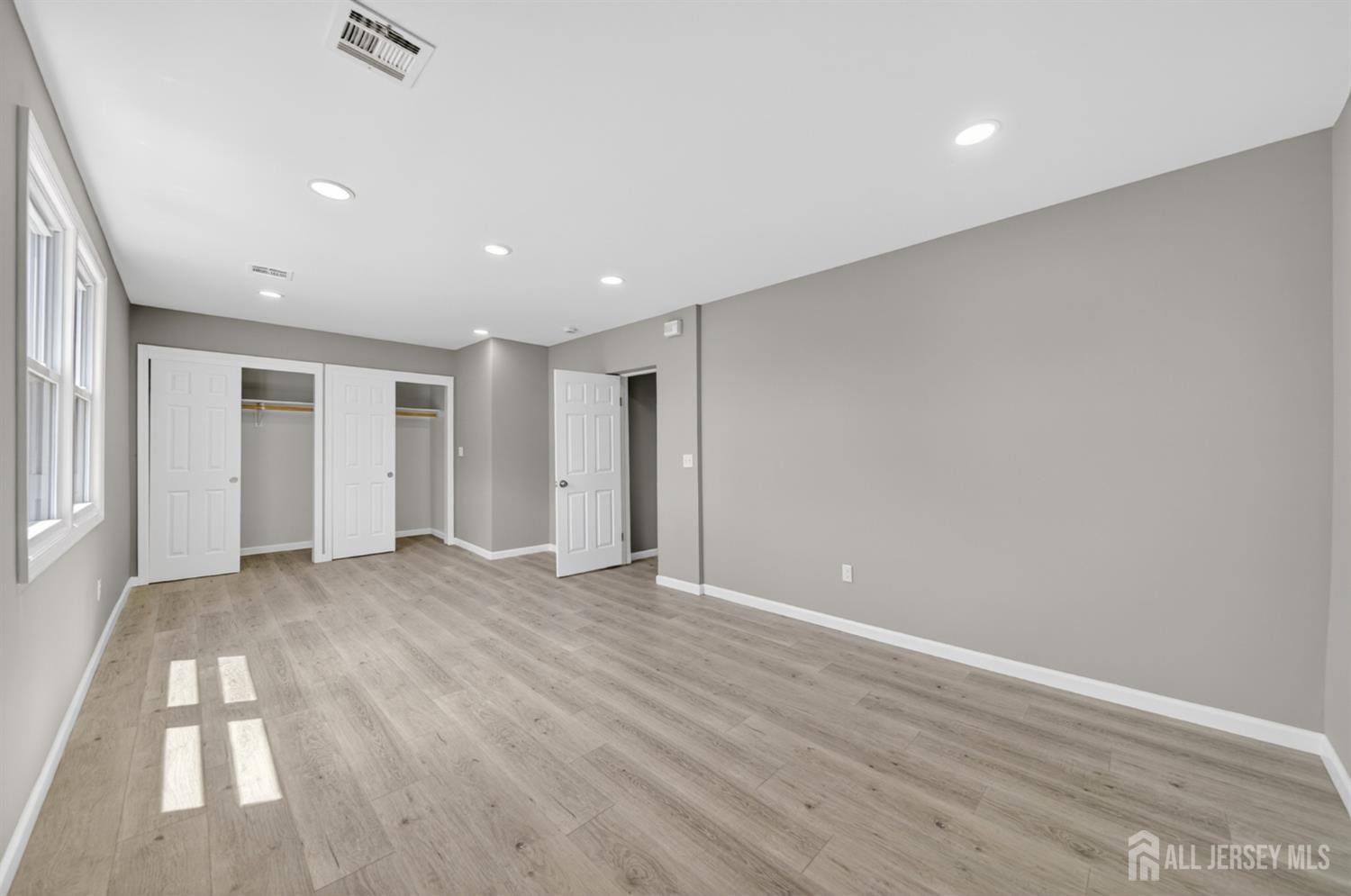 103 Minna Avenue