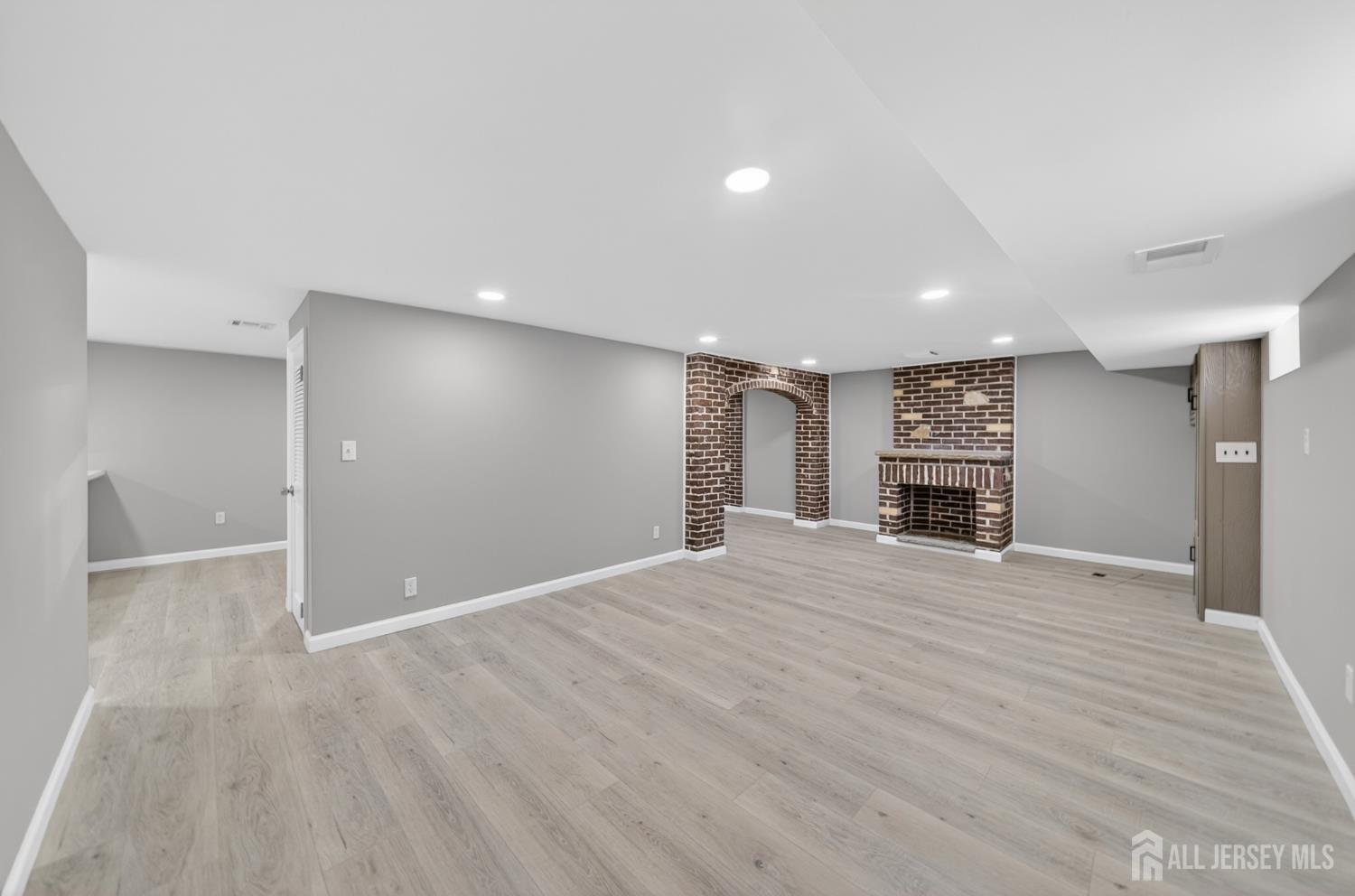 103 Minna Avenue